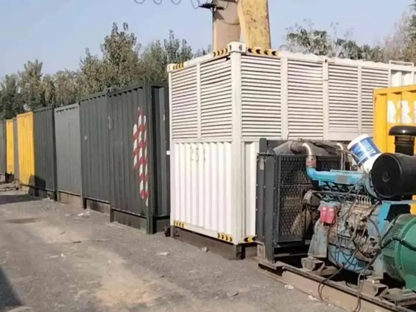 梁子湖200KW柴油发电机机组每小时油耗是多少?