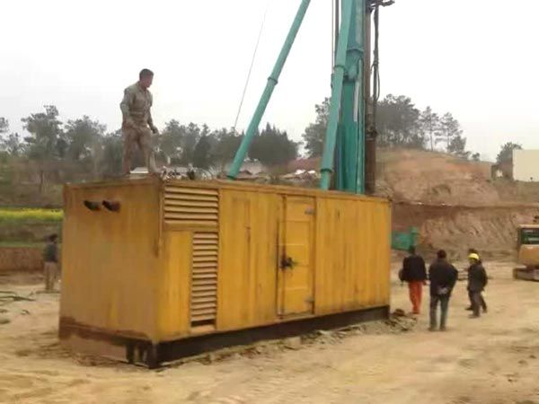 梁子湖如何判断水冷式机油散热器密封件是否需要更换?